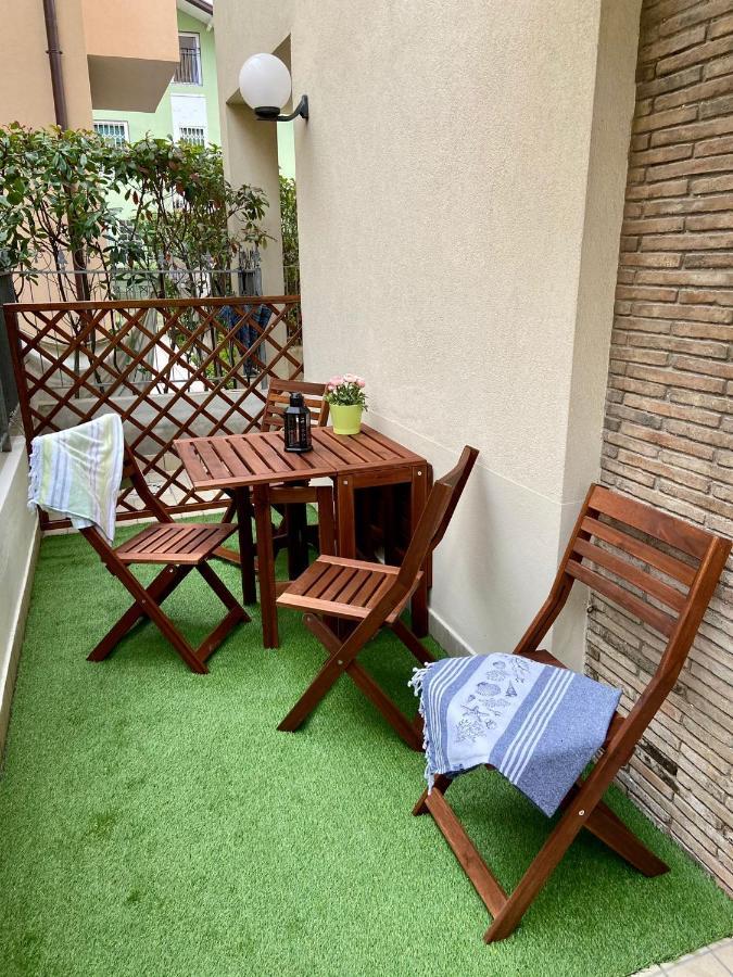 Appartamenti Diffusi Di Villa Fiorita Con Accesso Alle Piscine Della Struttura Principale Cattolica Buitenkant foto