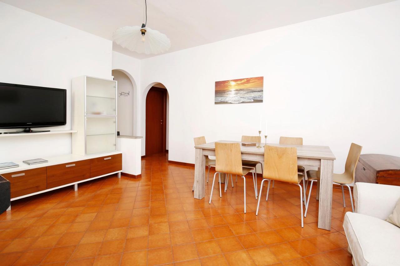 Appartamenti Diffusi Di Villa Fiorita Con Accesso Alle Piscine Della Struttura Principale Cattolica Buitenkant foto