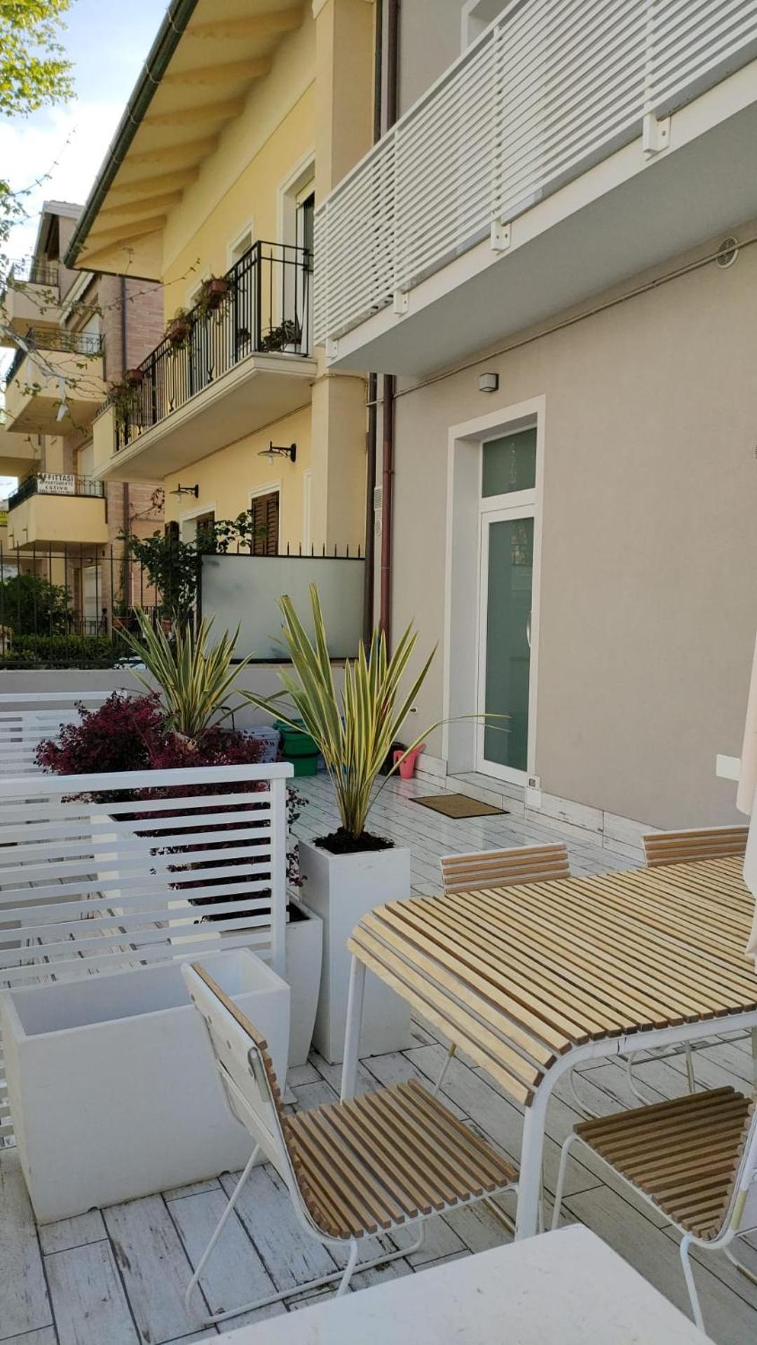 Appartamenti Diffusi Di Villa Fiorita Con Accesso Alle Piscine Della Struttura Principale Cattolica Buitenkant foto