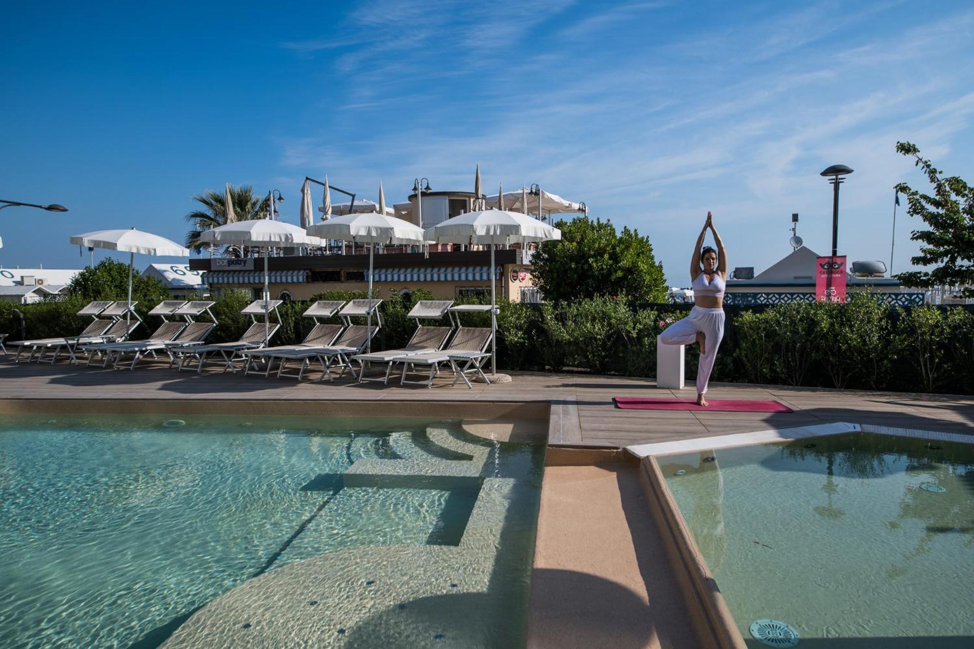 Appartamenti Diffusi Di Villa Fiorita Con Accesso Alle Piscine Della Struttura Principale Cattolica Buitenkant foto
