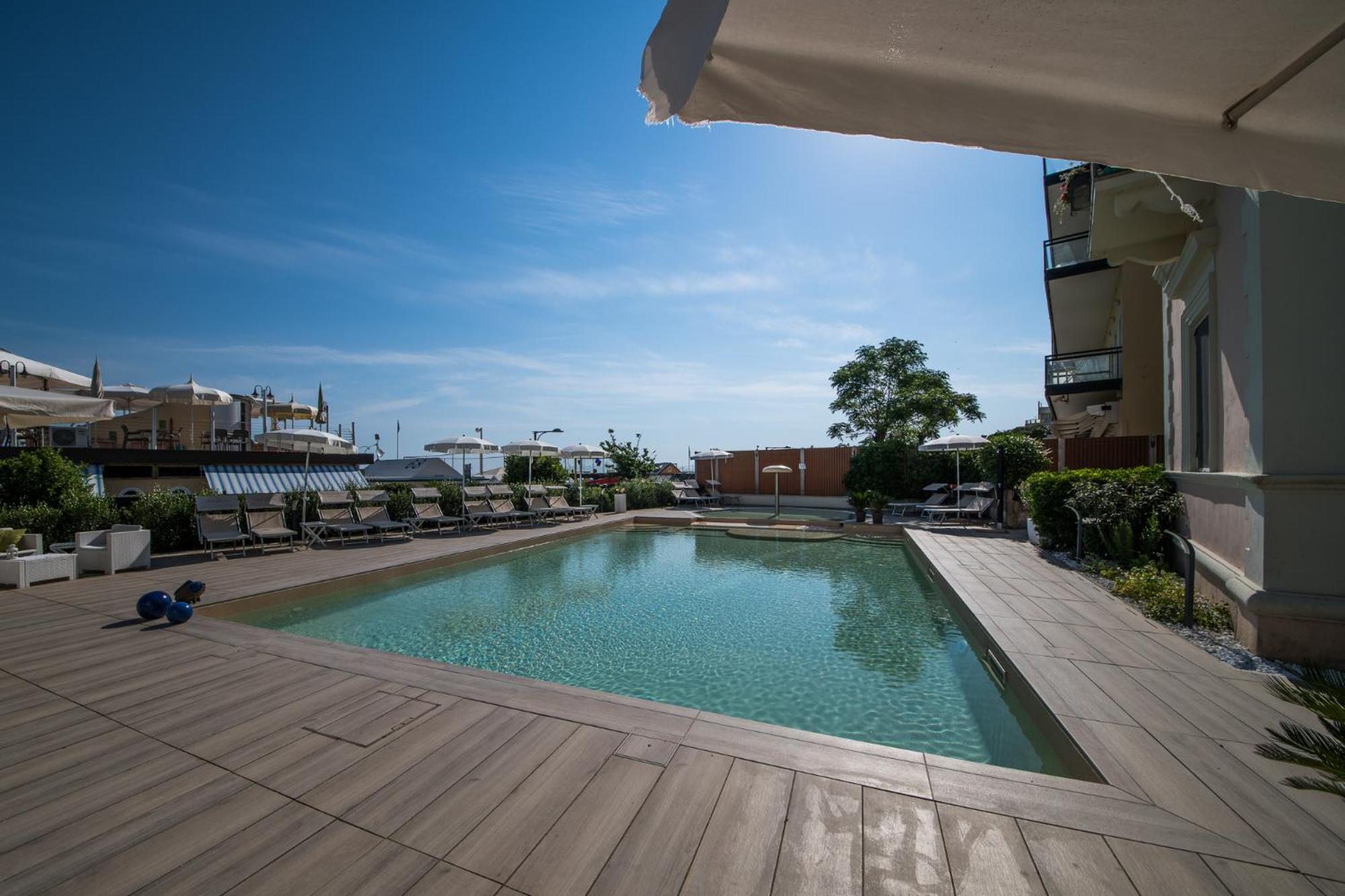 Appartamenti Diffusi Di Villa Fiorita Con Accesso Alle Piscine Della Struttura Principale Cattolica Buitenkant foto